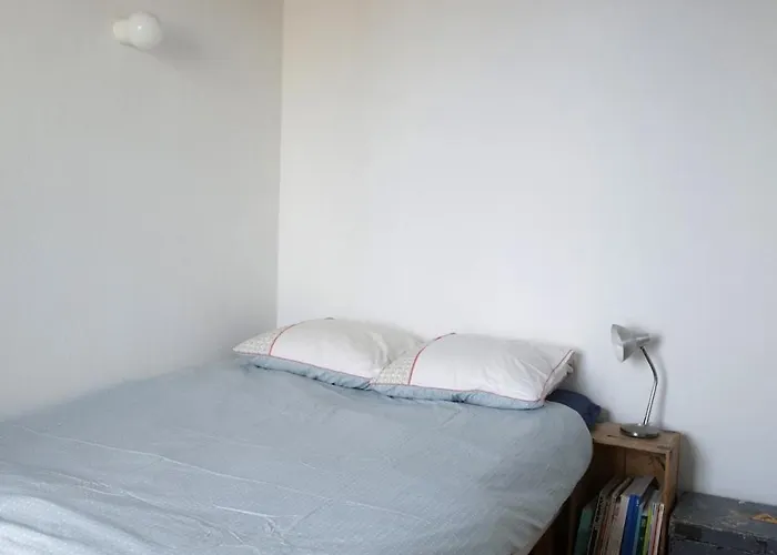 Cosy T2 With Balcony, Goncourt, 10 * Parijs